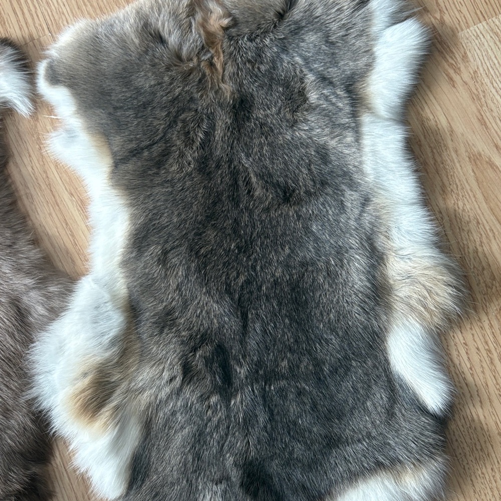 #0191 Pair Brown Gray White Rabbit Fur Pelts Craft Supply - Picture 3 of 3